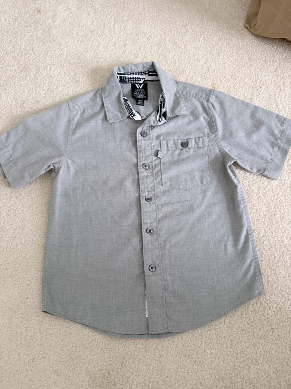 Boy's Short Sleeve Button-Up Shirt in Light Gray